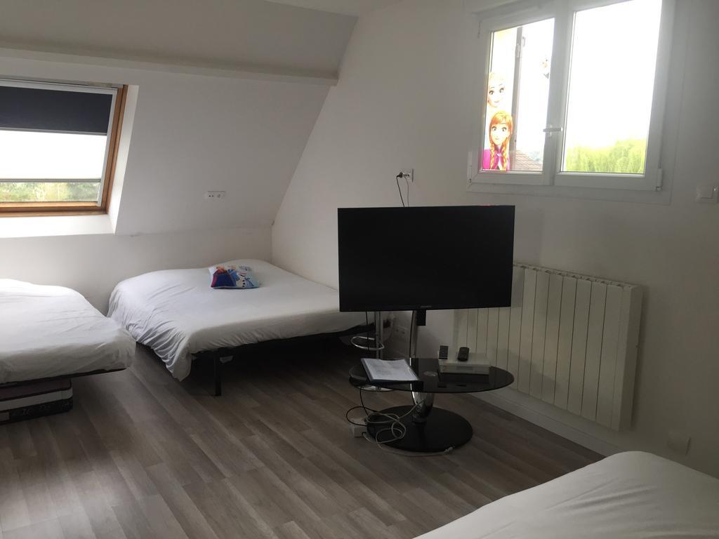 Chambres D'Hotes Poirier Bazin Montry Eksteriør bilde