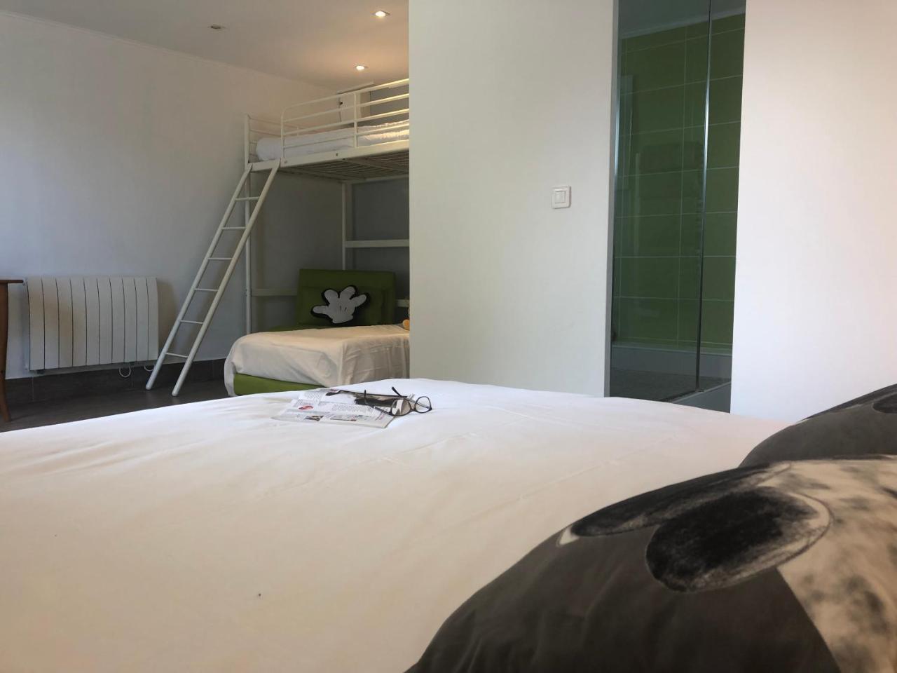 Chambres D'Hotes Poirier Bazin Montry Eksteriør bilde
