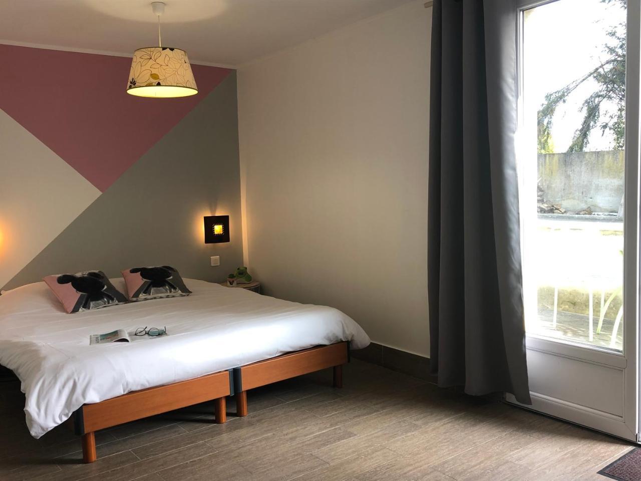 Chambres D'Hotes Poirier Bazin Montry Eksteriør bilde